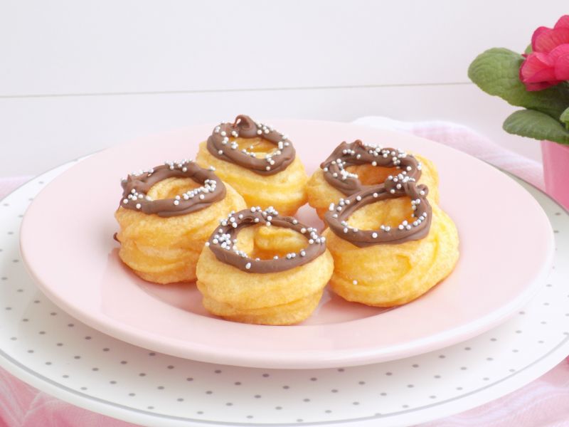 Gniazdka ,,pączki hiszpańskie'' Gniazdka ,,pączki hiszpańskie''