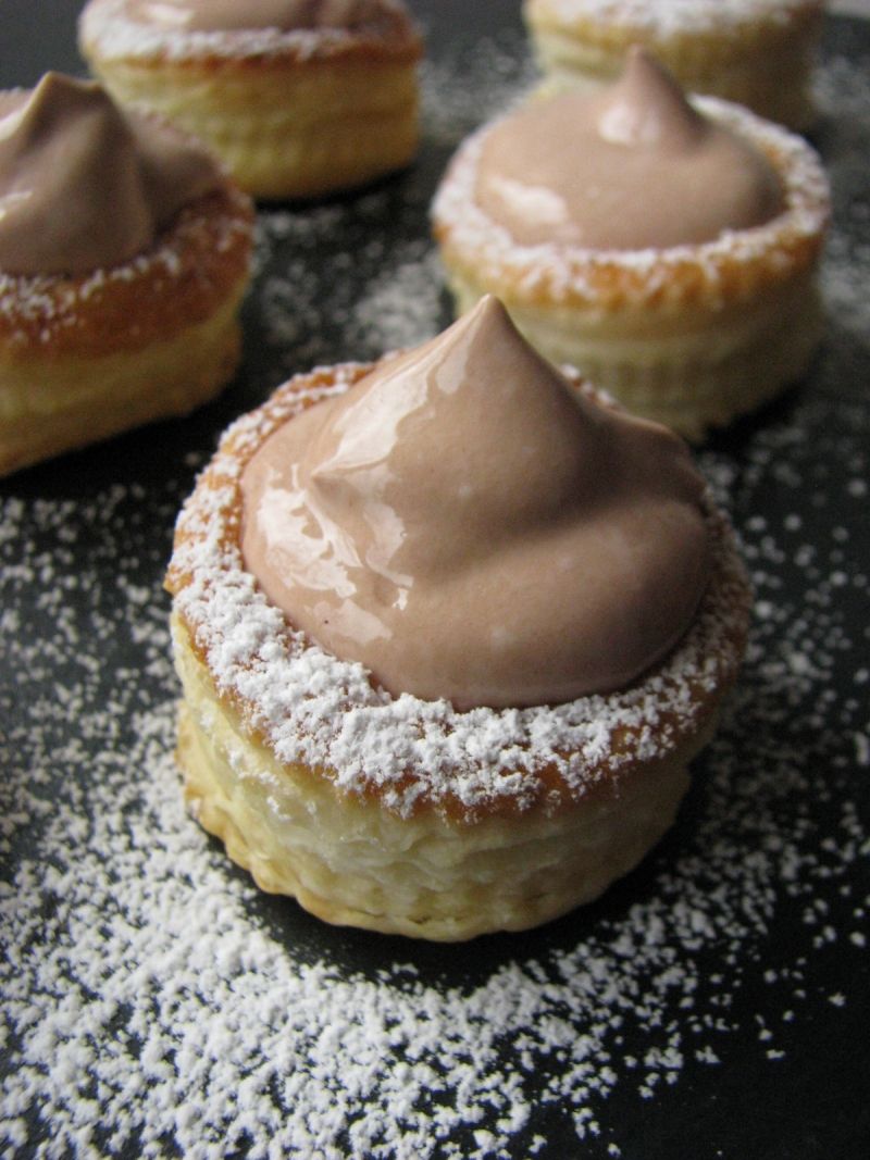 Gniazdka z kremem czekoladowym Gniazdka z kremem czekoladowym