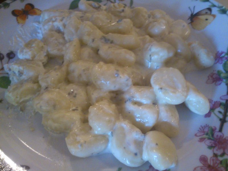 Gnocchi z sosem śmietanowo - ziołowym Gnocchi z sosem śmietanowo - ziołowym