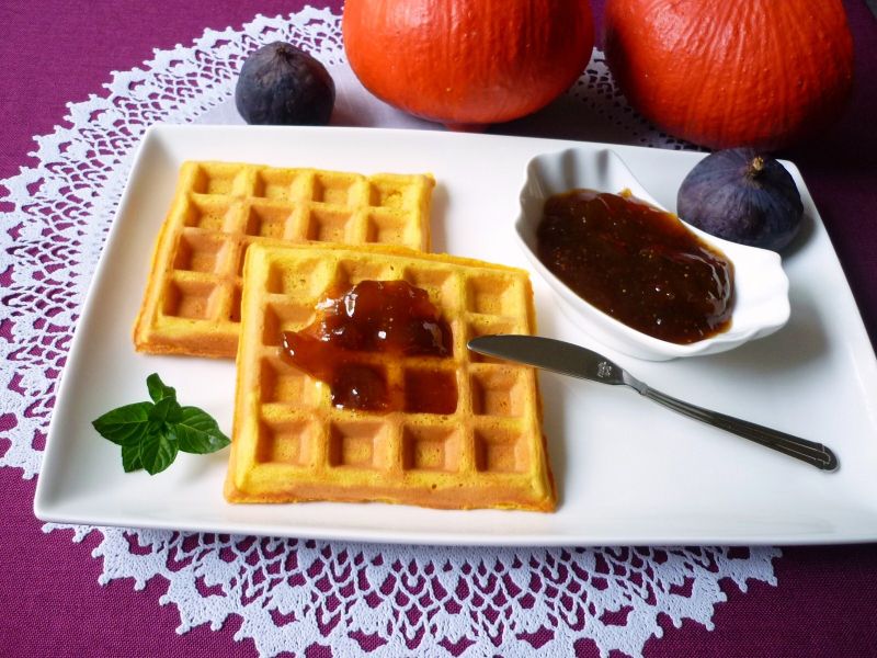 Gofry dyniowe z dżemem figowym