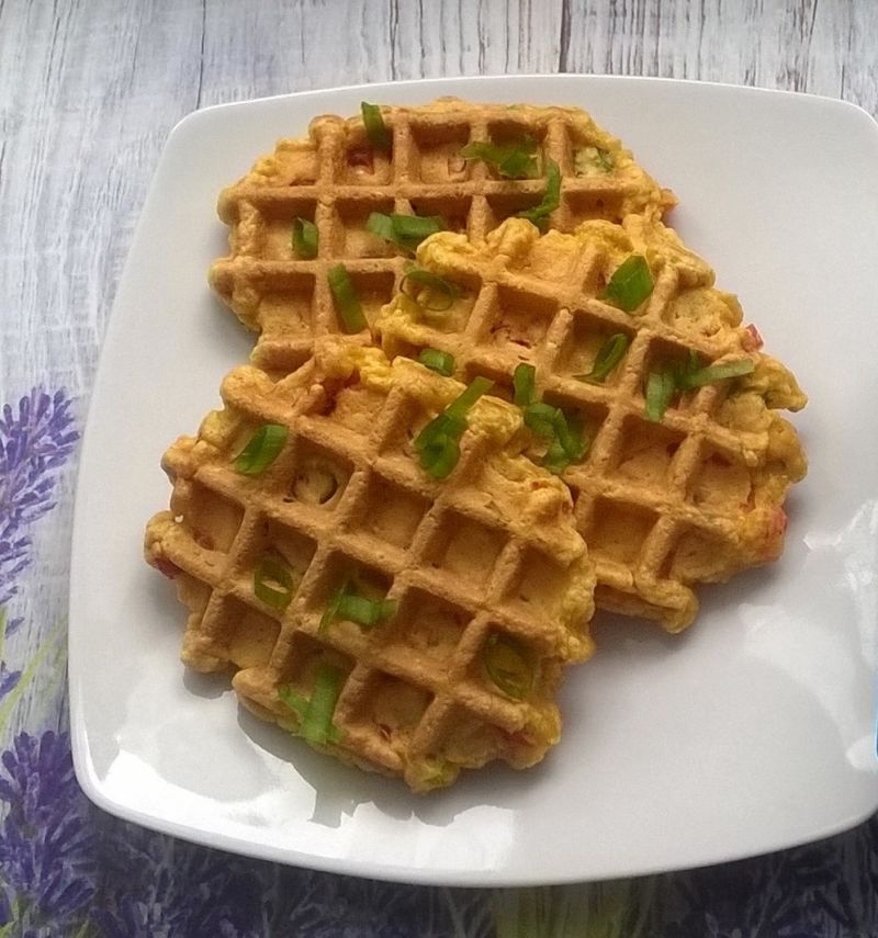 Gofry jajeczno - jaglane z warzywami