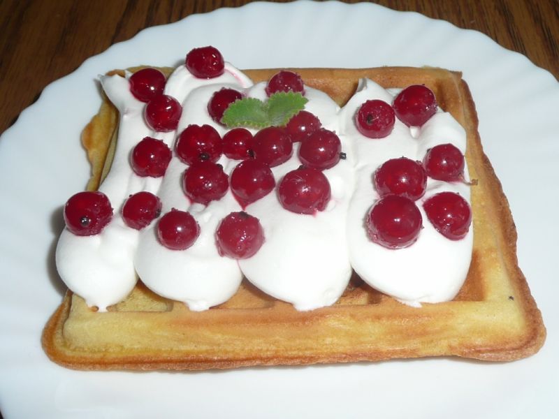 Gofry na lato z porzeczkami