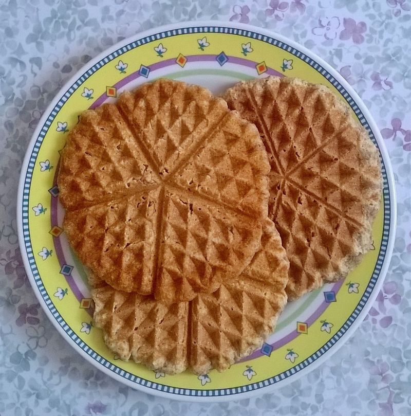 Gofry orkiszowe z mielonymi orzechami Gofry orkiszowe z mielonymi orzechami
