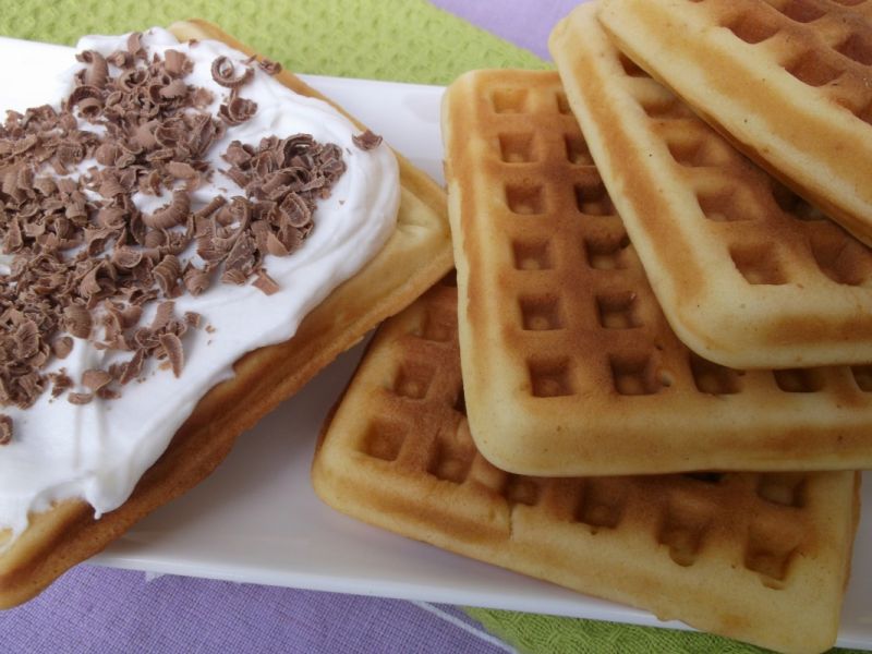 Gofry z bitą śmietaną Gofry z bitą śmietaną