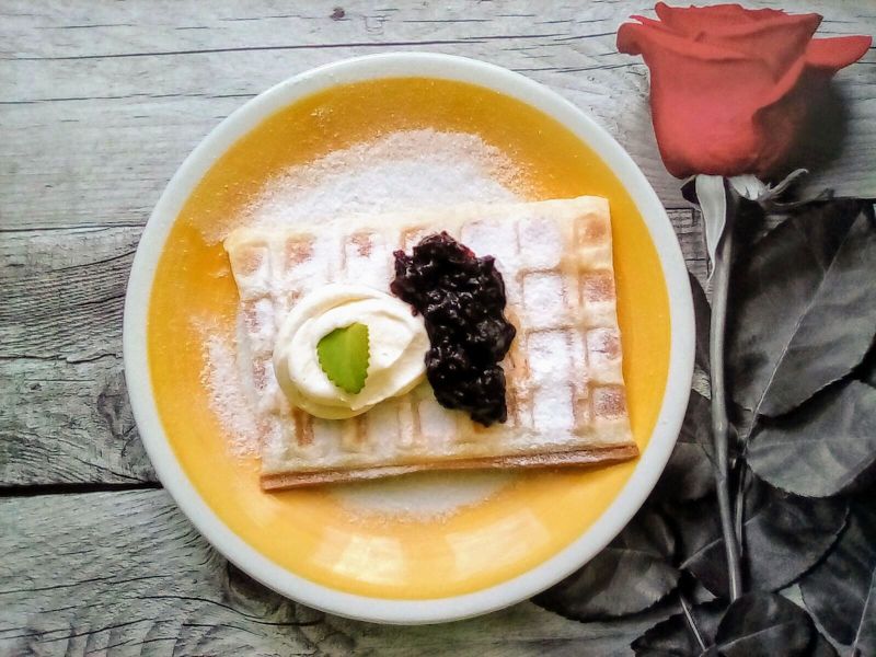 Gofry z ciasta francuskiego z dżemem  Gofry z ciasta francuskiego z dżemem