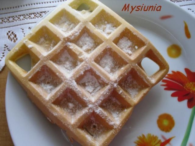 Gofry z cukrem pudrem Gofry z cukrem pudrem