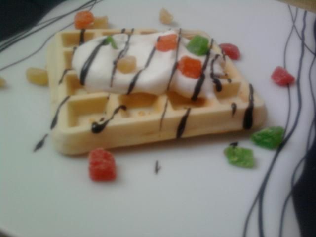 Gofry z kandyzowanym ananasem Gofry z kandyzowanym ananasem