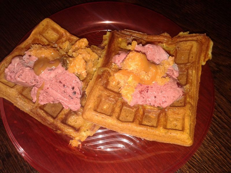 Gofry z lodami. Gofry z lodami.