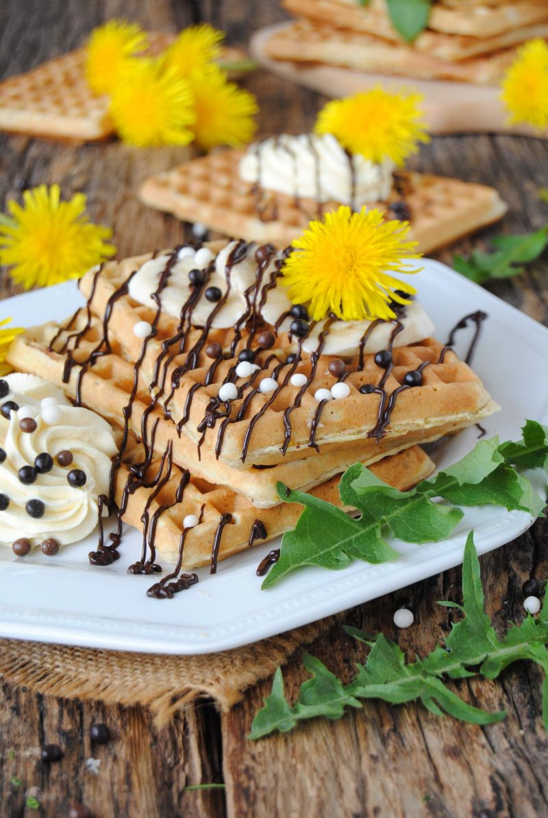 Gofry z mniszkiem  lekarskim Gofry z mniszkiem  lekarskim