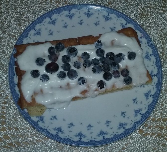 Gofry ze śmietaną i owocami Gofry ze śmietaną i owocami