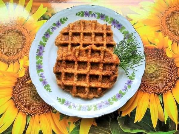 Gofry ziemniaczano - dyniowe ze śledziem w oleju Gofry ziemniaczano - dyniowe ze śledziem w oleju