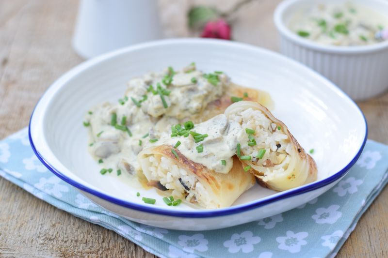 Gołąbki bezmięsne z pieczarkami i sosem