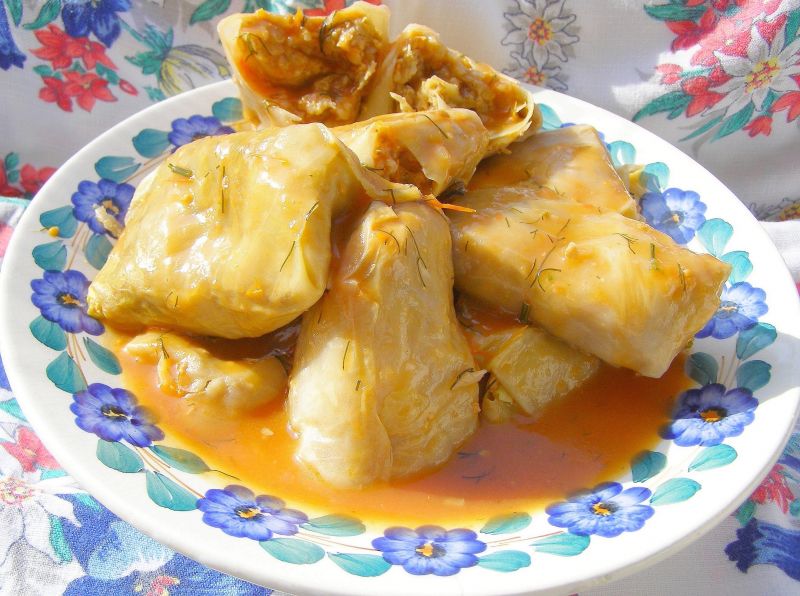 Gołąbki drobiowe z białą kaszą,kiszoną kapustą