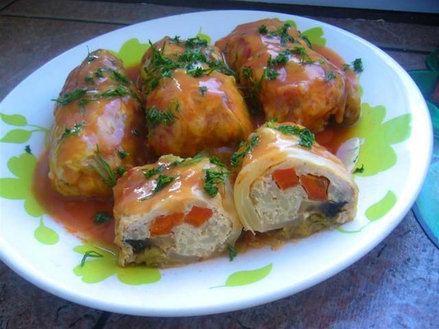 Gołąbki drobiowe z ryżem i warzywami