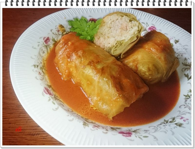 Gołąbki Eli duszone w sosie pomidorowym Gołąbki Eli duszone w sosie pomidorowym