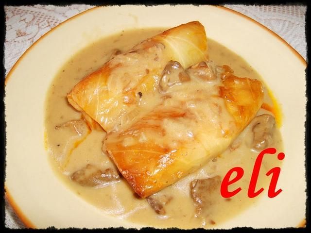 Gołąbki Eli z sosem grzybowym Gołąbki Eli z sosem grzybowym