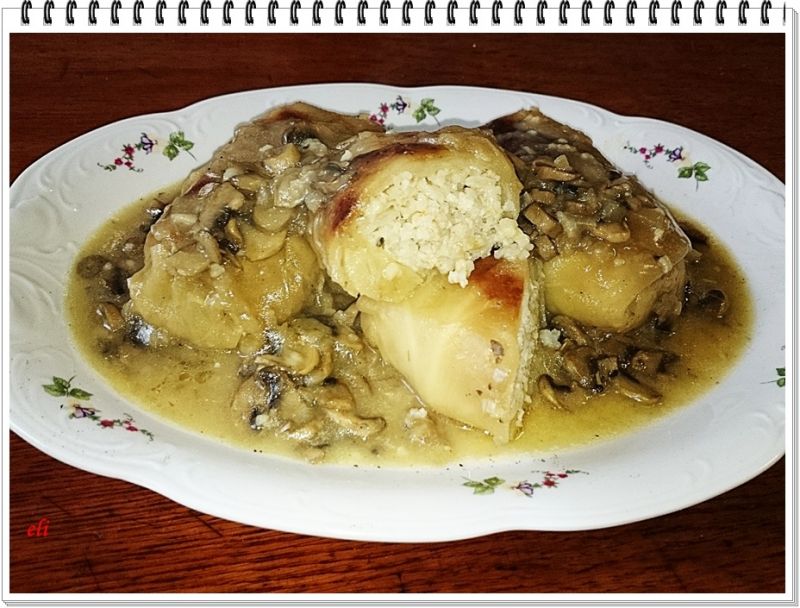 Gołąbki Eli z sosem pieczarkowym