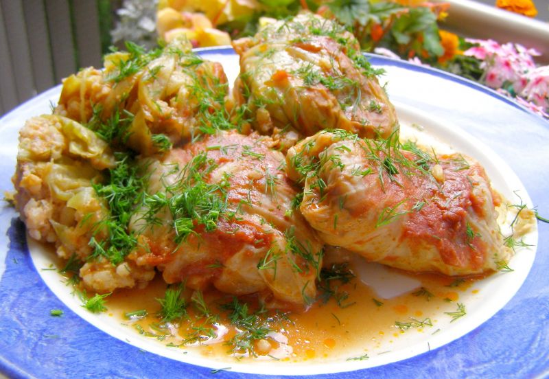 Gołąbki pieczone w brytfannie w soku pomidorowym