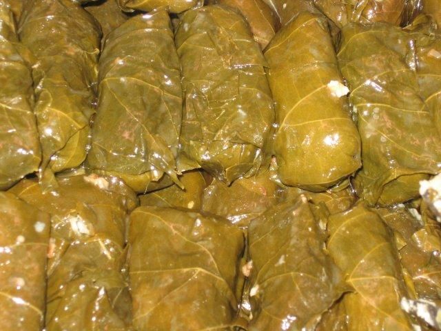 Gołąbki po grecku w liściach winogron