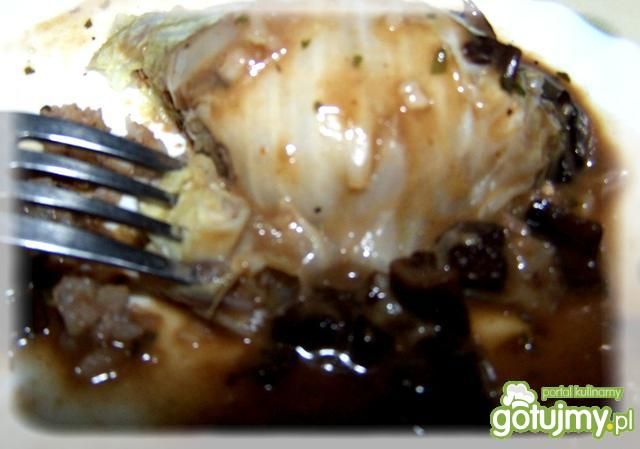 Gołabki tradycyjne z sosem grzybowym.