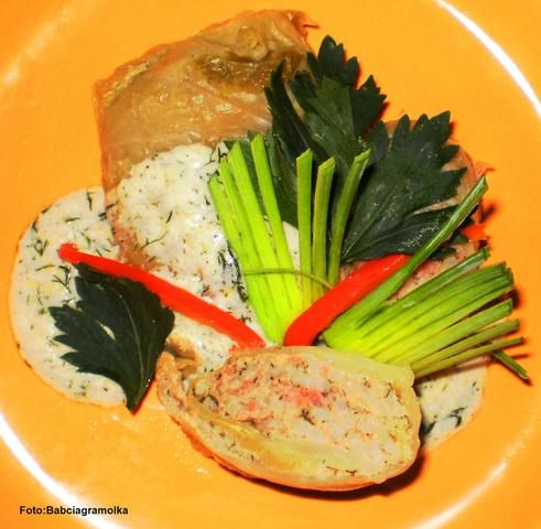 Gołąbki w sosie koperkowym : Gołąbki w sosie koperkowym :