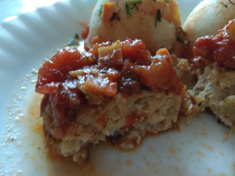 Gołąbki w sosie pomidorowo-paprykowym