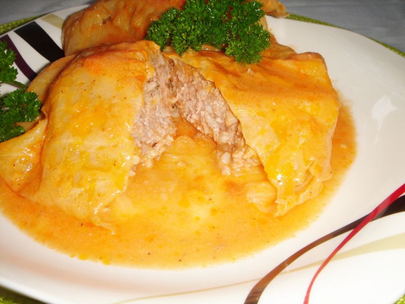 Gołąbki w sosie pomidorowym