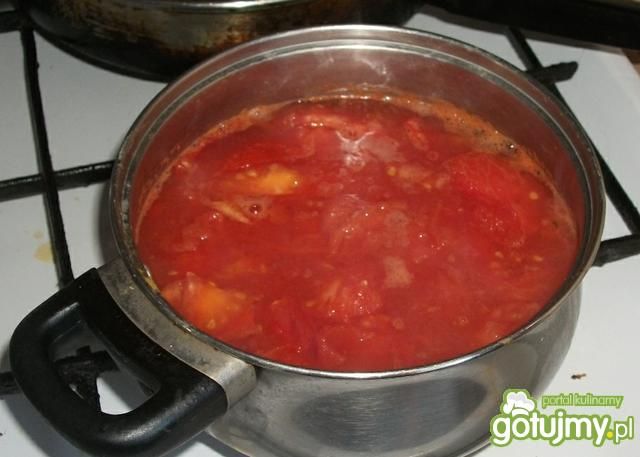 Gołąbki z chilli z sosie z pomidorów