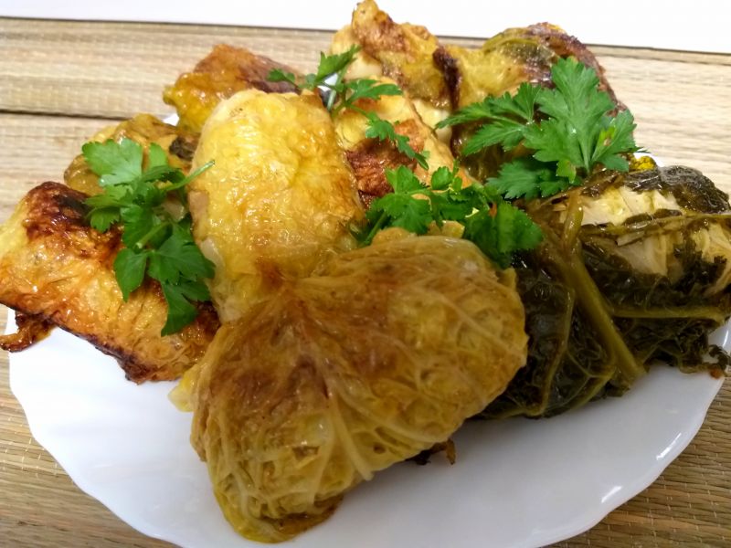 Gołąbki z kapusty włoskiej z dużą ilością boczku