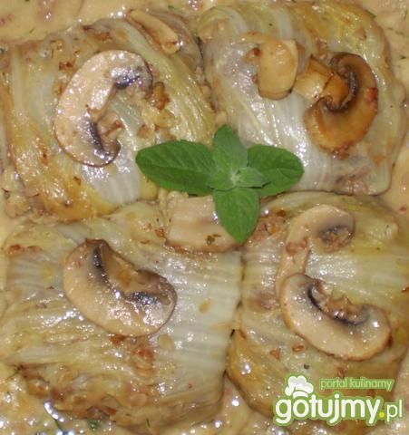 Gołąbki z kaszą gryczaną w sosie  Gołąbki z kaszą gryczaną w sosie