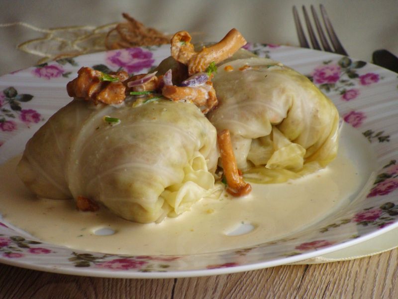 Gołąbki z kaszą i sosem kurkowym Gołąbki z kaszą i sosem kurkowym