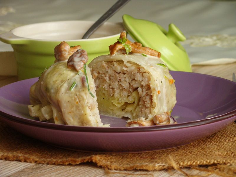 Gołąbki z kaszą i sosem kurkowym Gołąbki z kaszą i sosem kurkowym