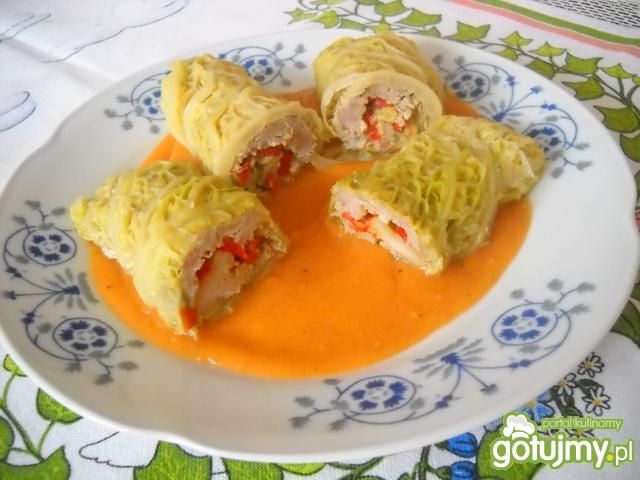 Gołąbki z mięsem i papryką.