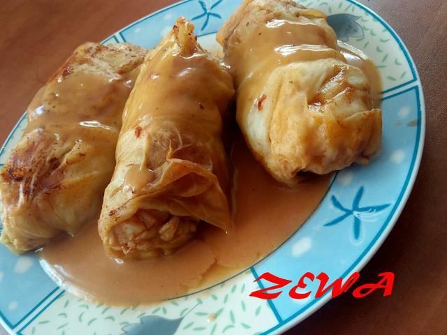 Gołąbki z mięsem, ryżem i pieczarkami. Gołąbki z mięsem, ryżem i pieczarkami.