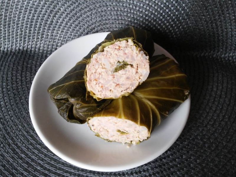 Gołąbki z mięsem wieprzowym i kiełbasą na parze