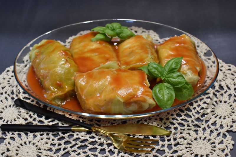 Gołąbki z młodej kapusty z kalafiorem