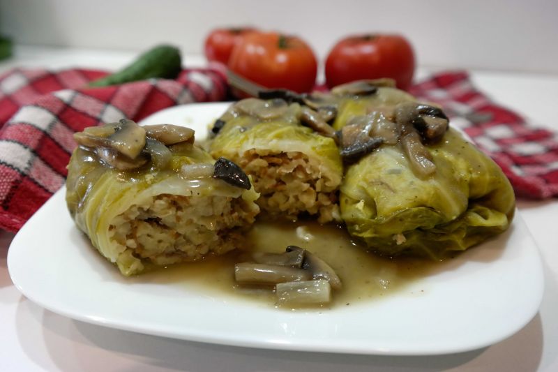 Gołąbki z młodej kapusty z kaszą bulgur Gołąbki z młodej kapusty z kaszą bulgur