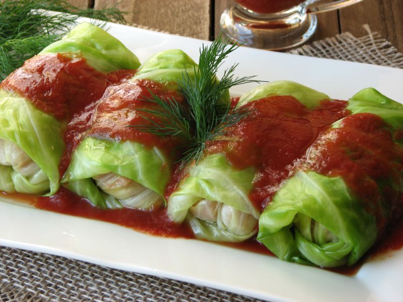 Gołąbki z młodej kapusty z kaszą jaglaną i mięsem