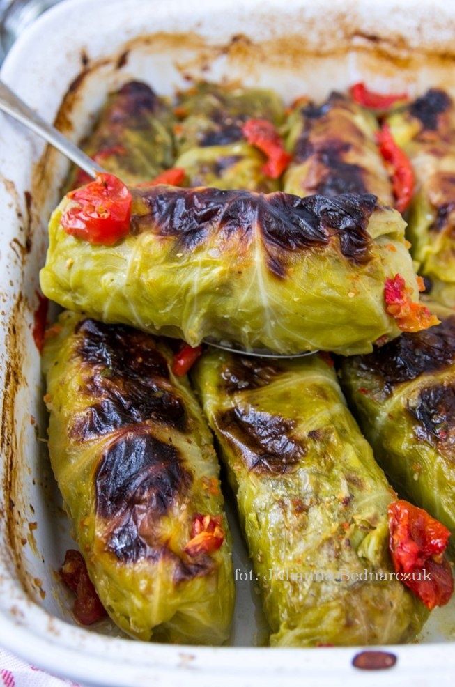 Gołąbki z młodej kapusty z mięsem i ryżem