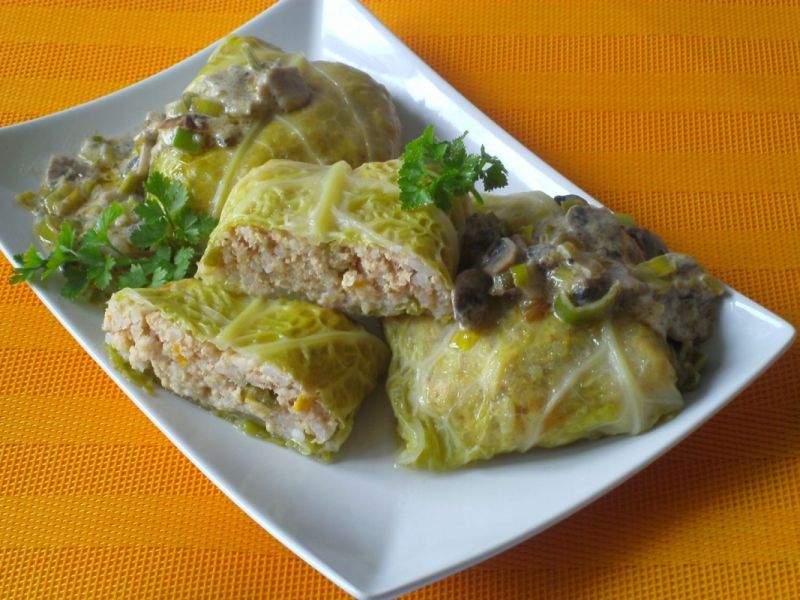 Gołąbki z papryką i sosem pieczarkowo- porowym