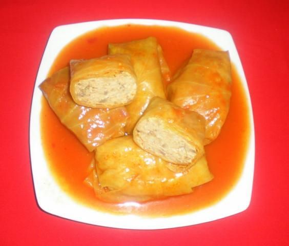 Gołabki z pieczarkami w sosie pomidorowy