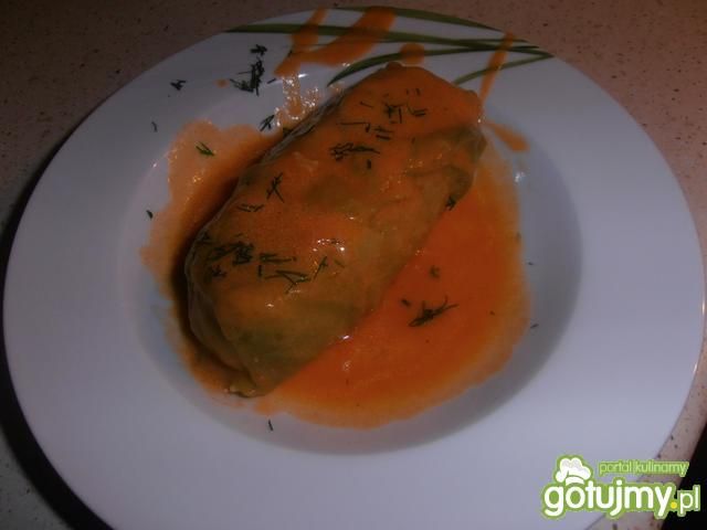 Gołąbki z ryżem i sosem pomidorowym Gołąbki z ryżem i sosem pomidorowym