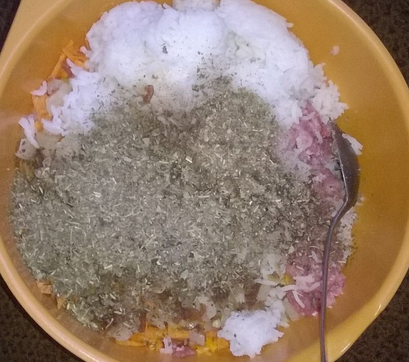 Gołąbki z ryżem, mięsem, dynią i marchewką
