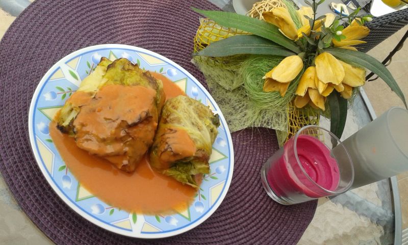 Gołąbki z ryżem w sosie pomidorowym Gołąbki z ryżem w sosie pomidorowym