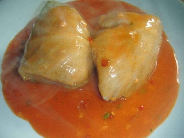 Gołąbki z sosem pomidorowym