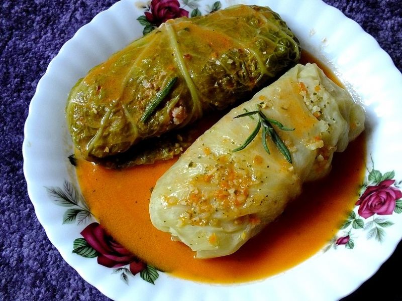 Gołąbki z włoskiej kapusty z rozmarynowym sosem Gołąbki z włoskiej kapusty z rozmarynowym sosem