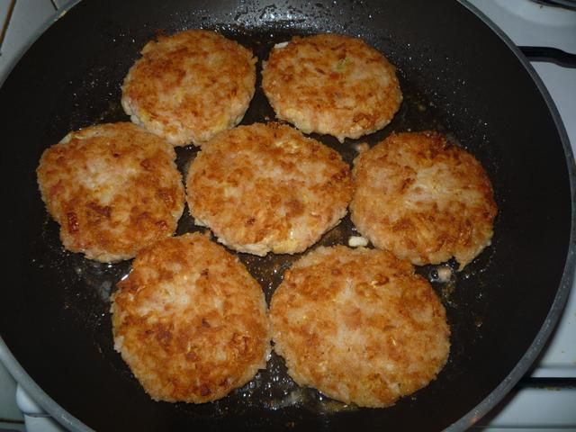 Golasy (z sosem gołąbkowym) Golasy (z sosem gołąbkowym)