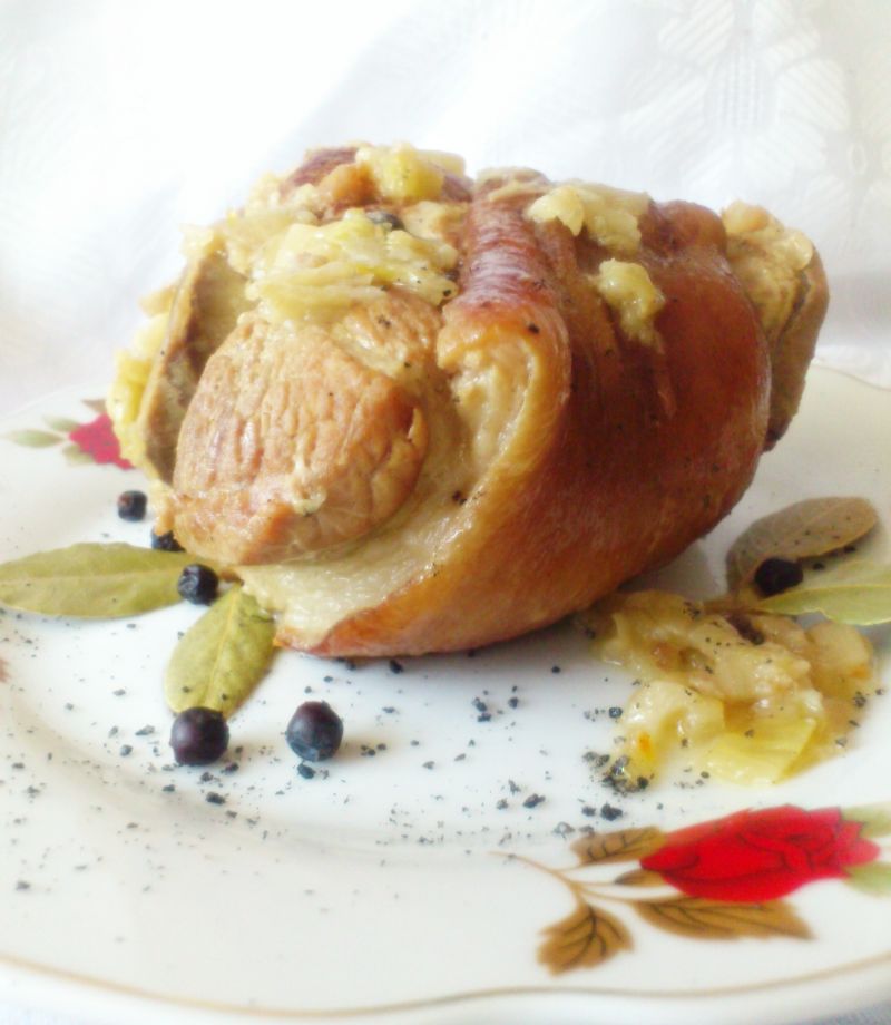 Golonka gotowana w piwie z musztardą i jałowcem