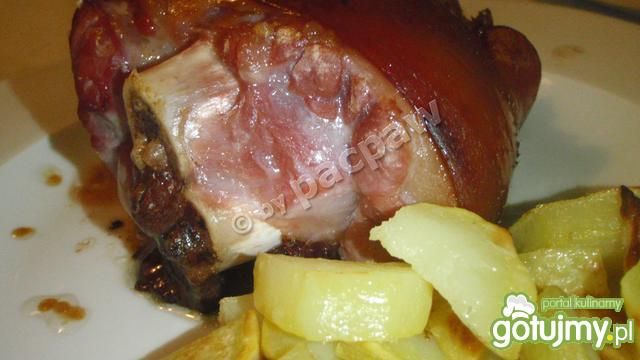 Golonka peklowana pieczona w winnie Golonka peklowana pieczona w winnie