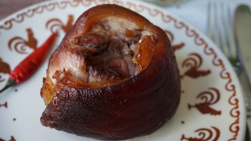 Golonka pieczona w sosie sojowym i piwie